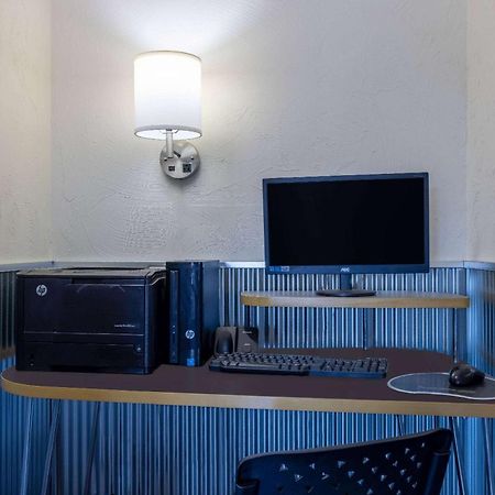 Travelodge By Wyndham Лівінгстон Екстер'єр фото