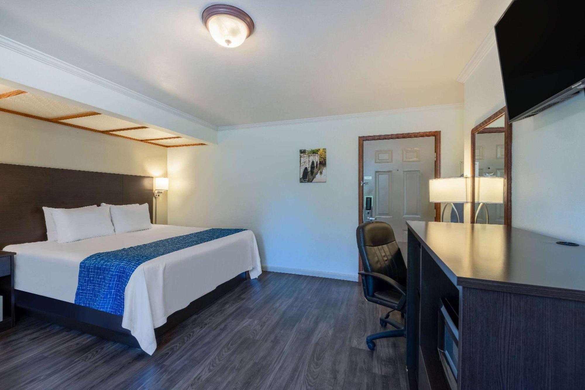 Travelodge By Wyndham Лівінгстон Екстер'єр фото